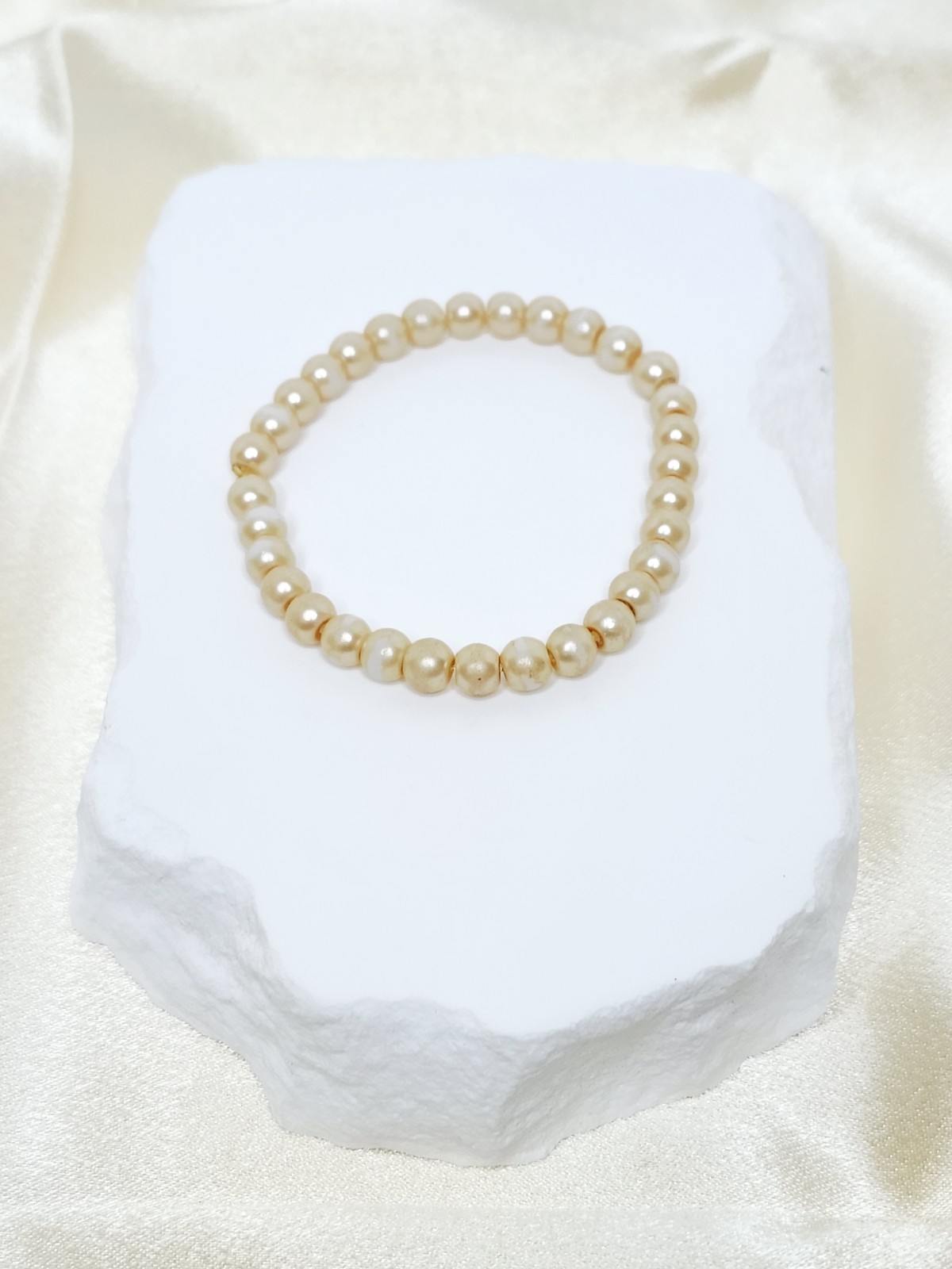 Vintage Beige Cream Faux Pearl Stretch Bracelet – 2.5 Inch Inside