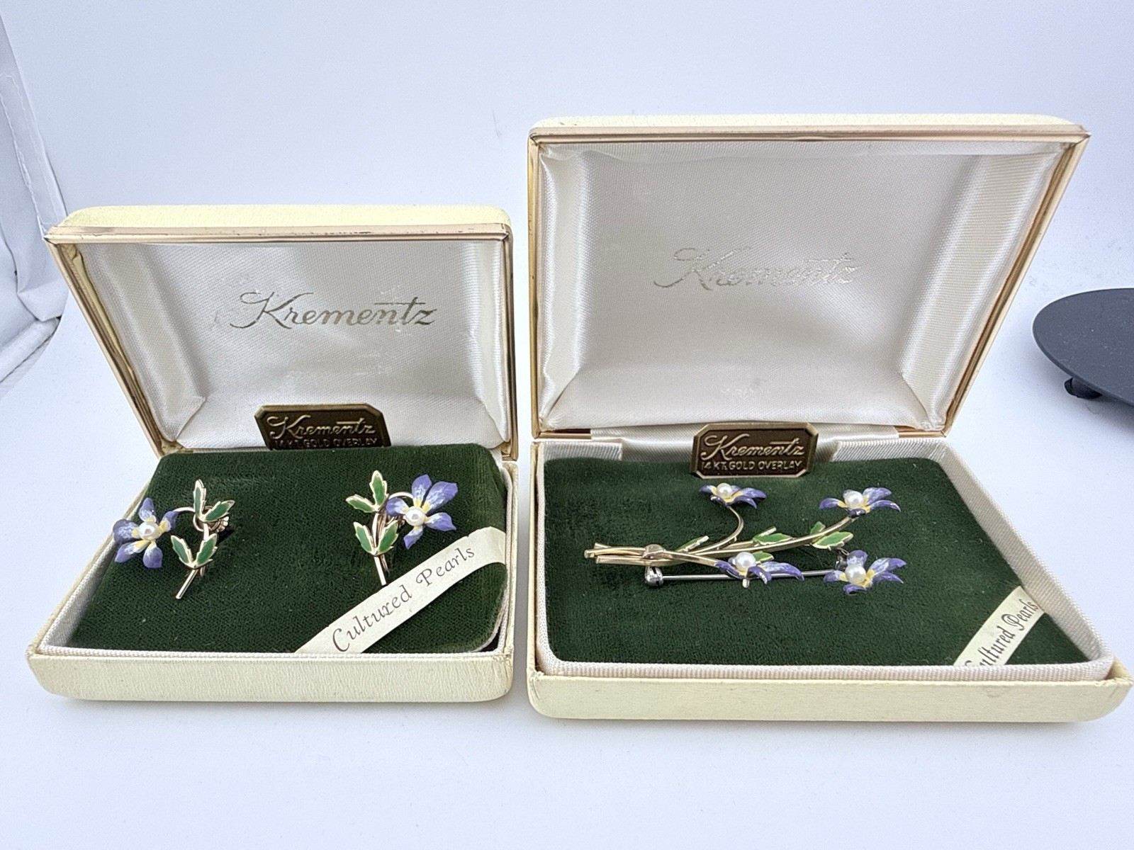 KREMENTZ VTG 14K OVERLAY ENAMEL CULTURED PEARL LILY BROOCH & EARRINGS K116E