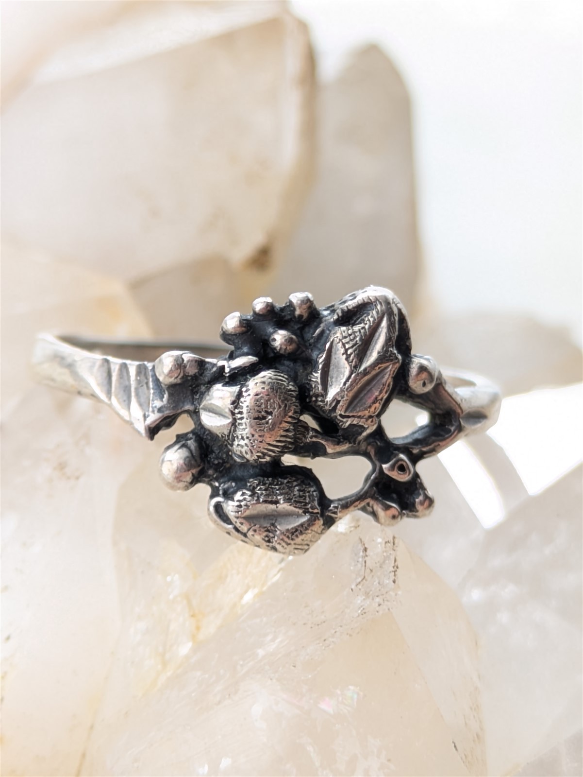 Black Hills Vintage Sterling Acorn Berries Leaves Floral Ring Size 7.25 – 2 Gram