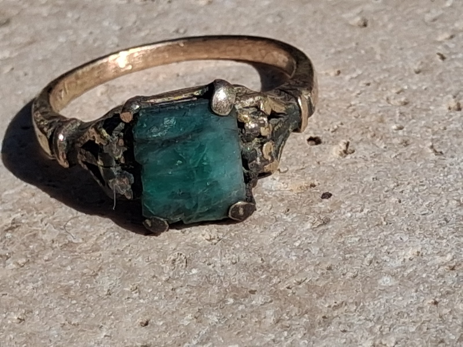 Unique antique victorian 14k gold ring Needs Professional Cleaning