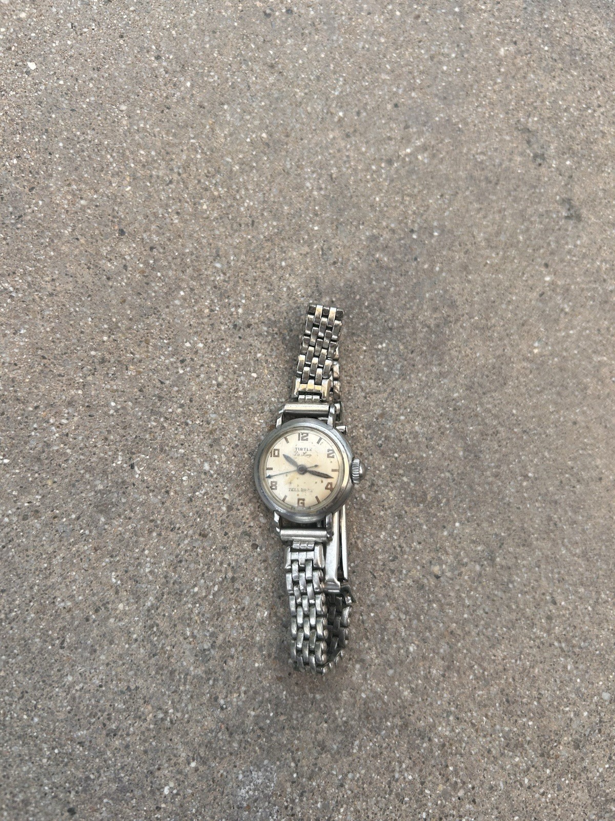 Vintage JUVENIA Ladies’ Hand-Wound Watch Working Condition Engraved By Kreisler
