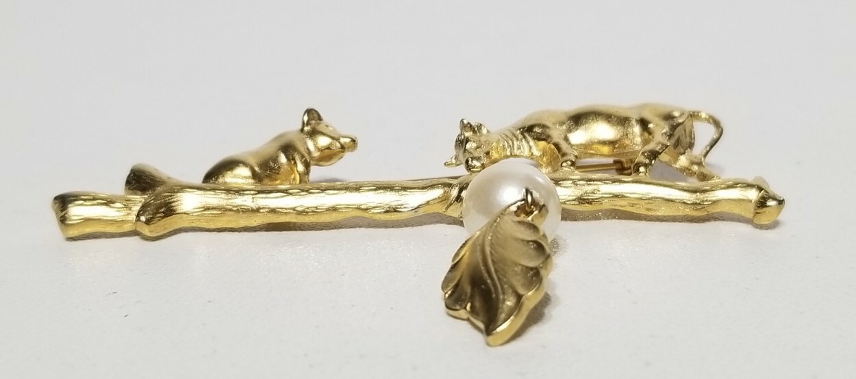 Vintage Marvella Gold Brooch Pig And Bull Dangle Pearl Farm Theme 11160 ☆ New ☆