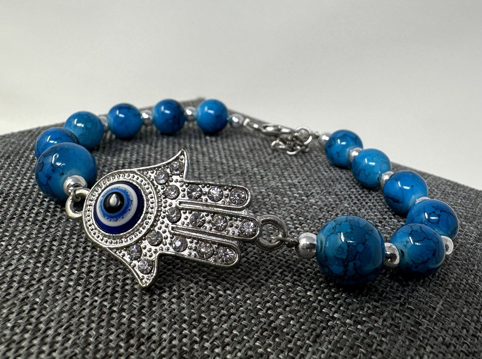 Hamsa Hand Evil Eye Bracelet – Blue Beaded Resin Charm, Adjustable 7.75–9″