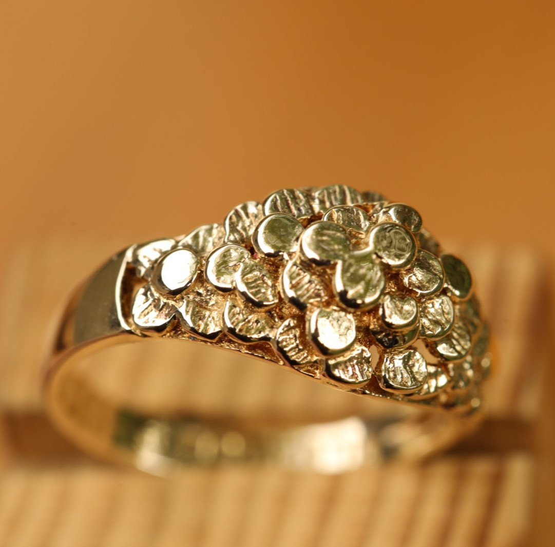 9ct Solid Yellow Gold Ring Lentils-Shaped Size M Vintage cleaned & polished