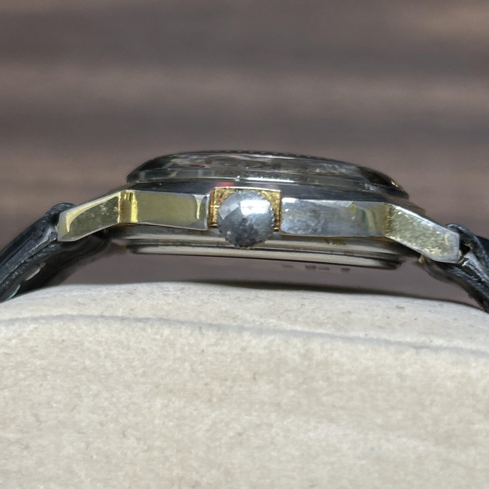 TRANGISE WATCH 17 JEWELS RED DOT SECOND MECHANICAL MOVEMENT RUNNING
