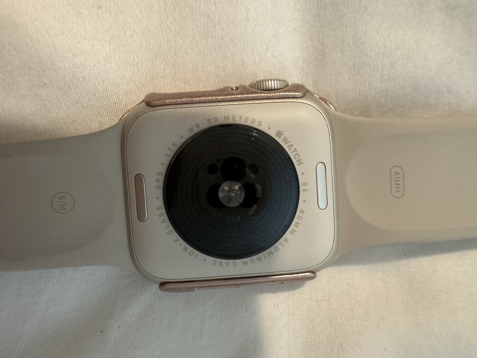 Apple Watch SE 40mm GPS Rose Gold – Works – With Band – No Charger