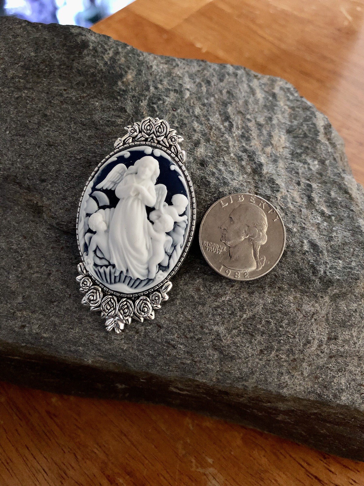 Guardian Angel w/ Cherub Babies Royal Blue Cameo Brooch Pin, Antiqued Silver