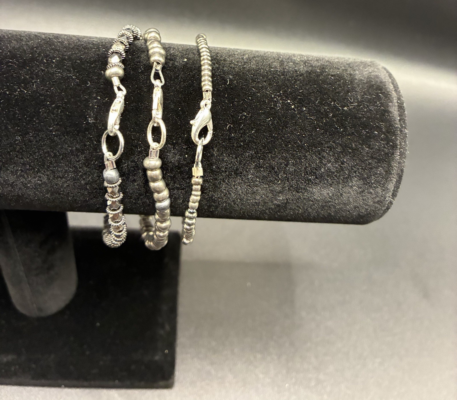 Plus Size Women’s Silver Beaded Bracelet Stack – 3-Piece Metallic 7.5” Set