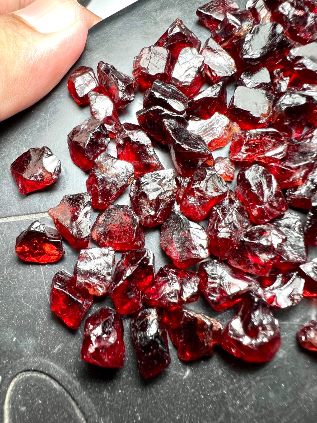 370Ct Natural Rhodolite Garnet Rough Facet Grade Parcel Tanzania Lot