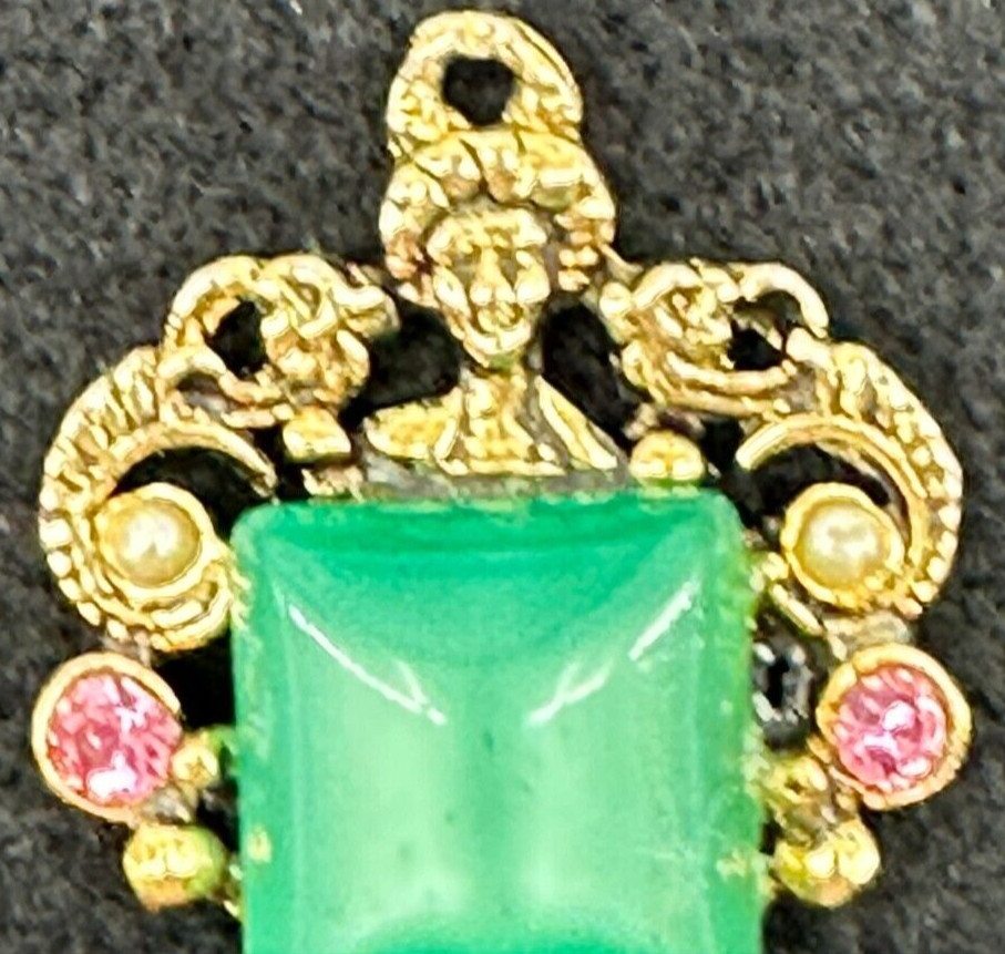 Asian Style Gold Tone Geisha Faux Jade Stone Rhinestone Accents Charm Pendant