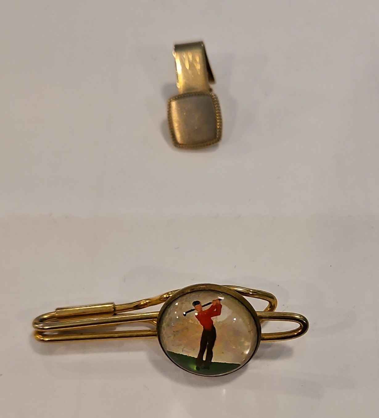 Swank Signed Gold Tie Bar Clip Round Golfer Swing Motif Men’s Sports Theme