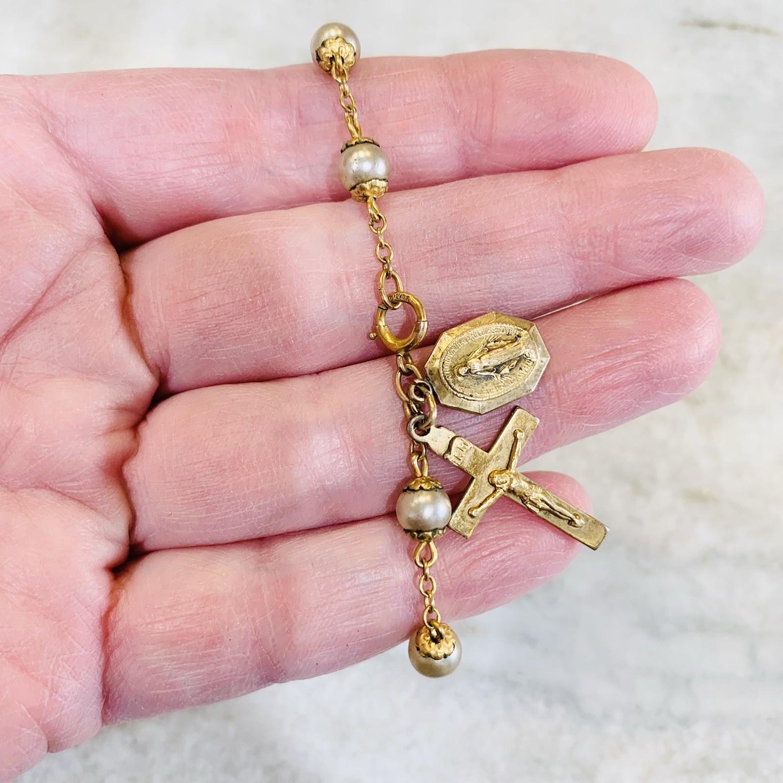Crucifix Pearl Bracelet Gold Filled Faux 6mm 7.69gr Catholic Dangles Italy 7.5”