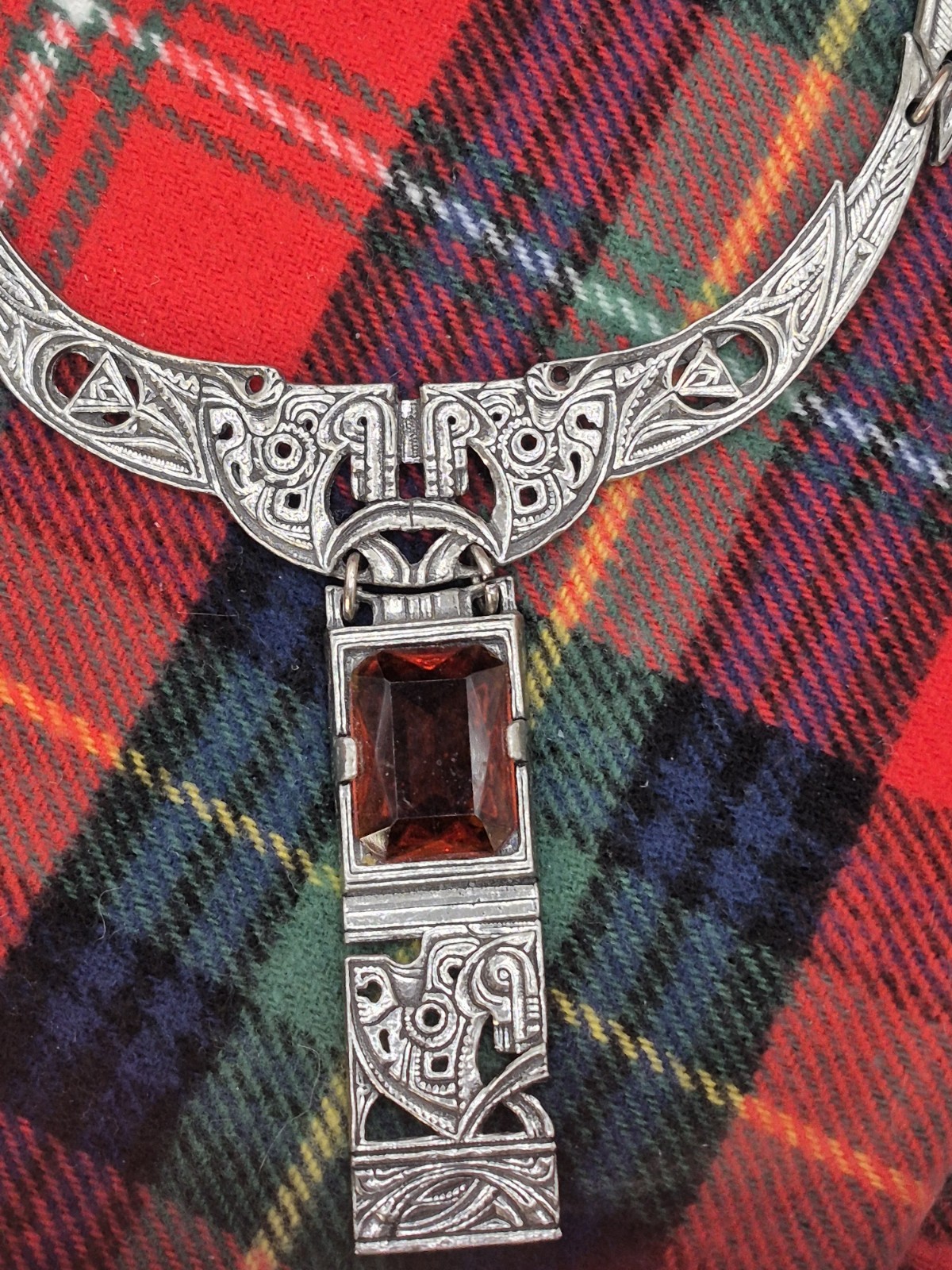 VTG Scottish Bib Necklace Miracle Britain Celtic Outlander Dark Topaz Glass