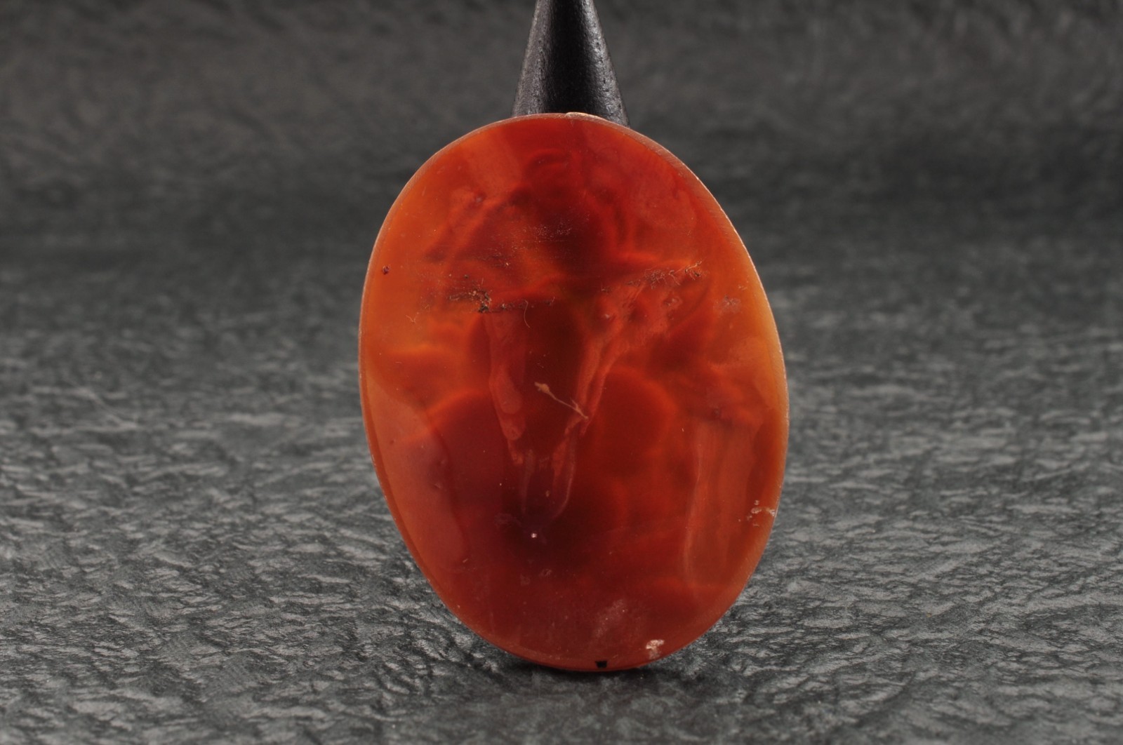 Vintage oval shape Sardonyx shell cameo, carved “Lily motif” (total 25.0ct).