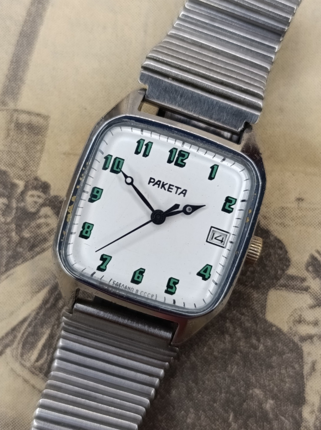 Nice collectiable Soviet Vintage Raketa Original USSR watch 2614.H 18j early 80s