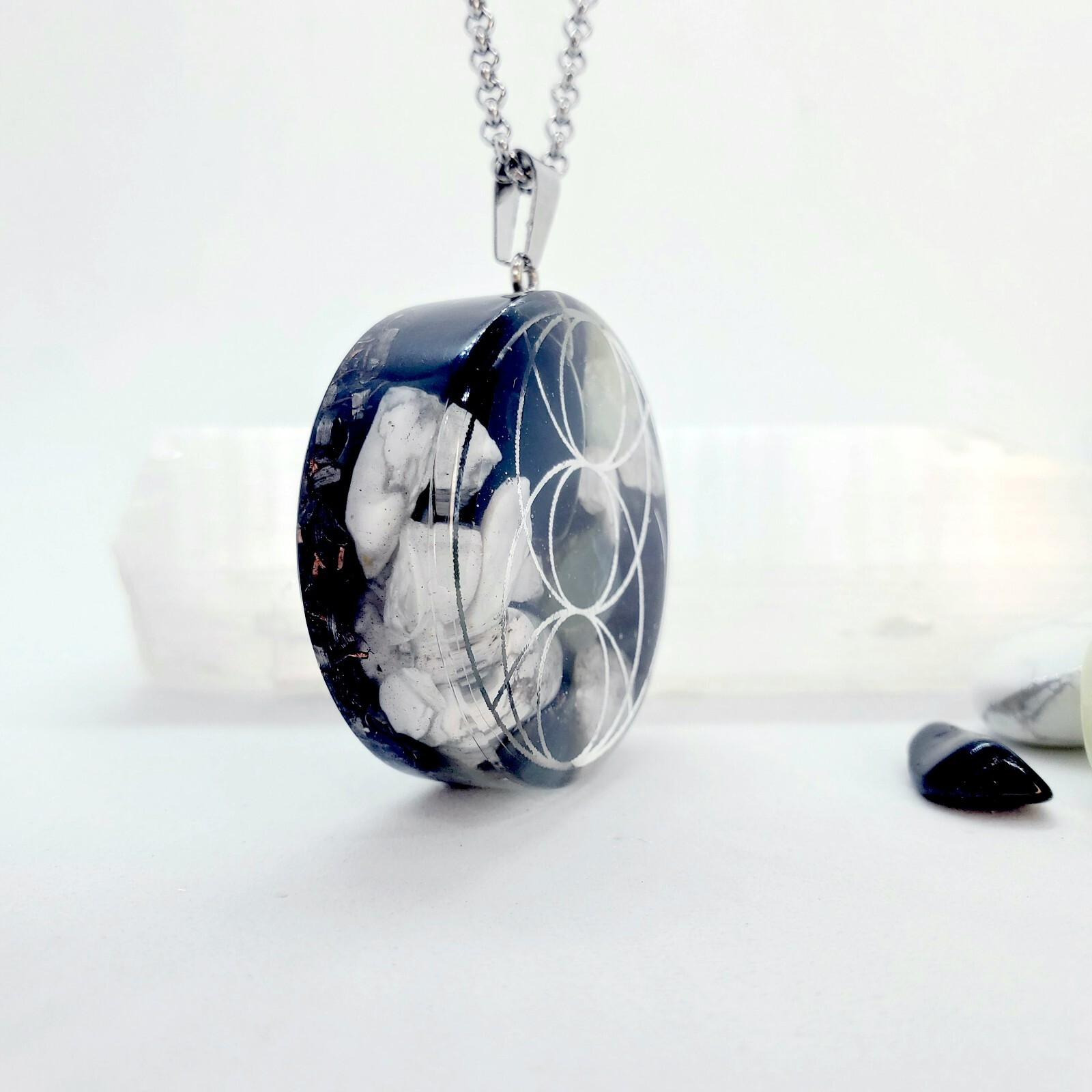 VESICA PISCIS TRINITY Custom Orgone Generator. Choose over +50 crystals. EMF