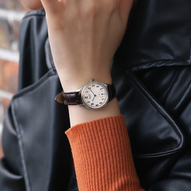 KUOE Kyoto Holborn 90-003 Silver Dial Watch Small Quartz Milanese Band Used