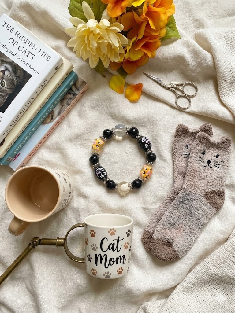 Hand Painted Cat Glass Bead Stretch Bracelet Black White Kitty Charm Gift