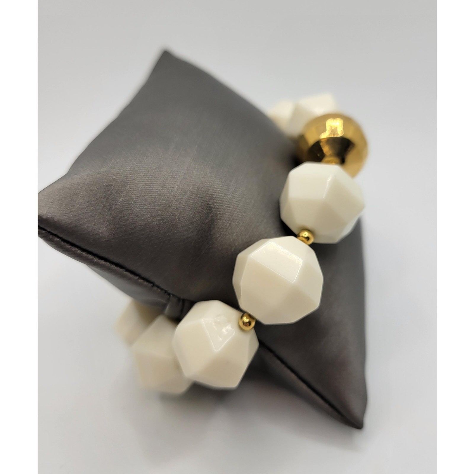 Kate Spade Chunky Stretch Bracelet Creamy White Faceted Acrylic Beads Signed