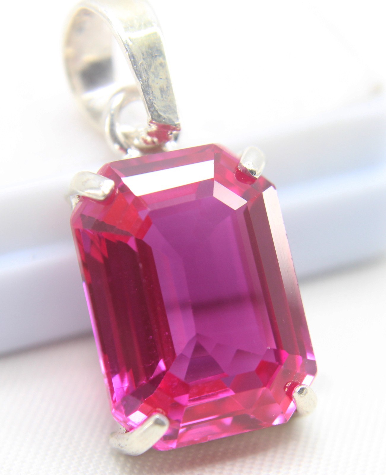 3.48 Gm Pink Sapphire Emerald Gemstone 925 Silver Pendant Gift Jewelry