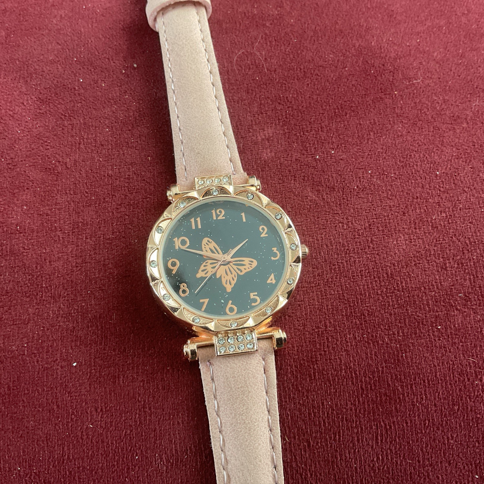 Elegant Butterfly Watch with Precise Movement and Lightweight Materials