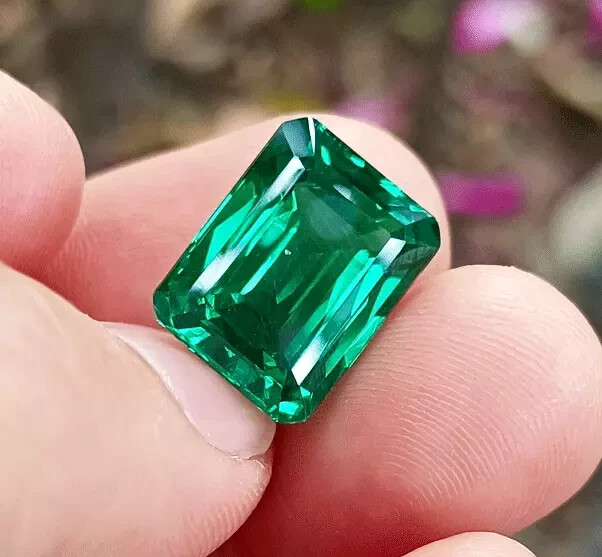 Untreated EGL Certified Flawless 13.5 Ct Natural Emerald Colombia Loose Gemstone