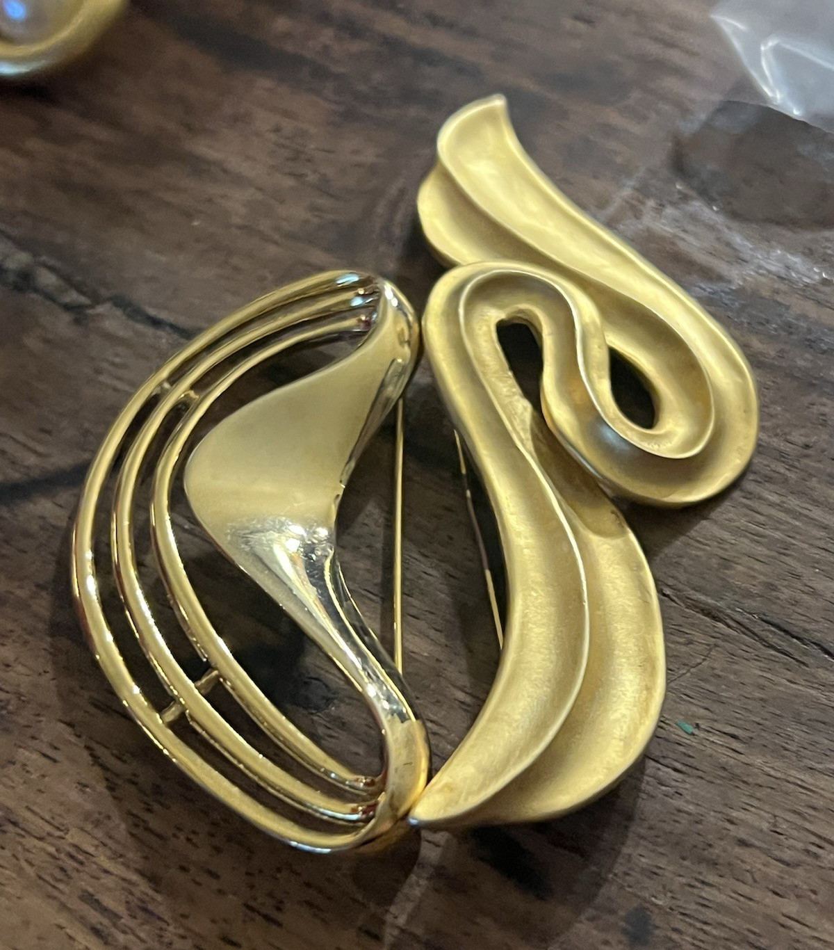 Gold Tone Metal Abstract Swirl Brooch Pin Set of 2, No Stone