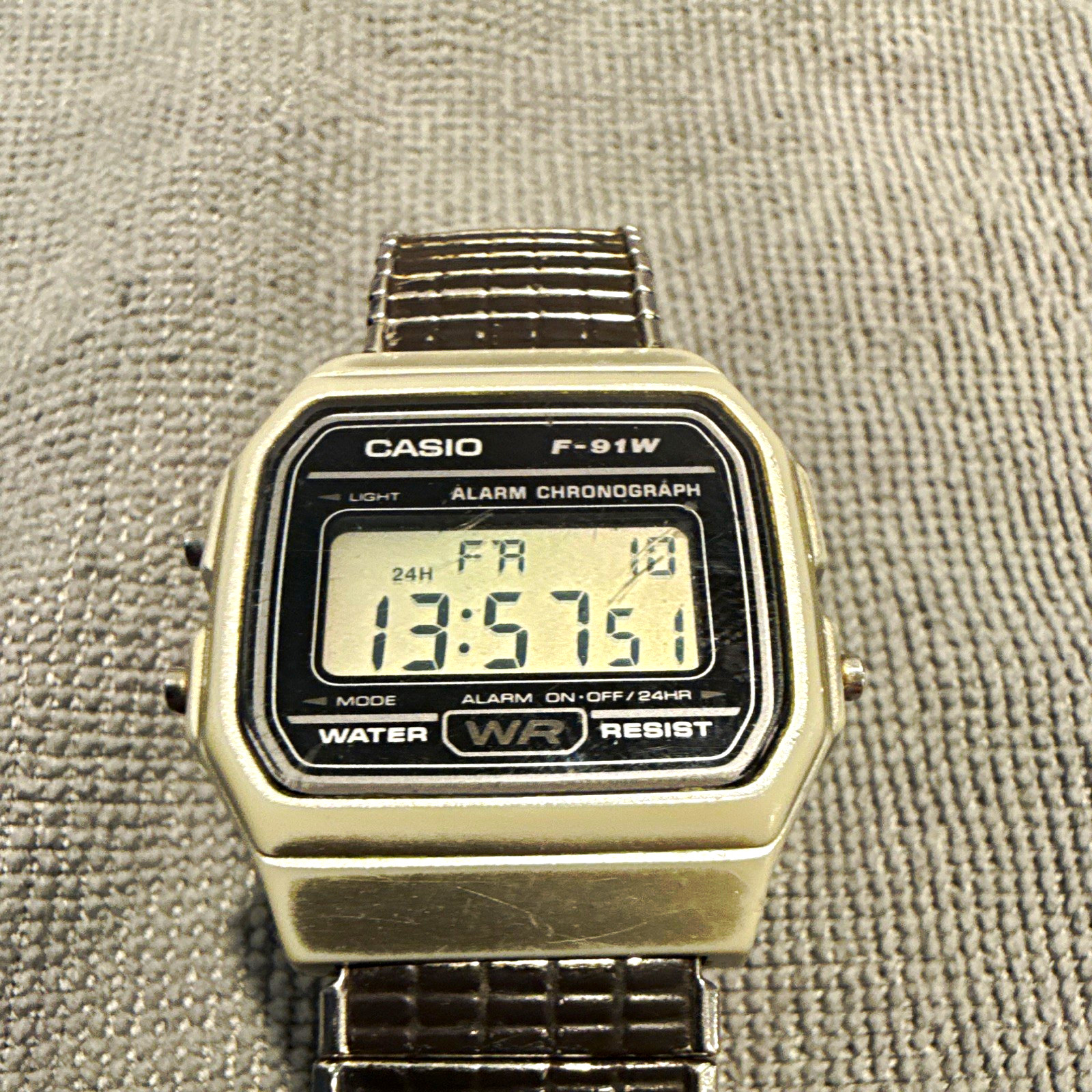 Vintage Casio F-91W Quartz Digital Watch Alarm Chronograph Silver Metal Bracelet