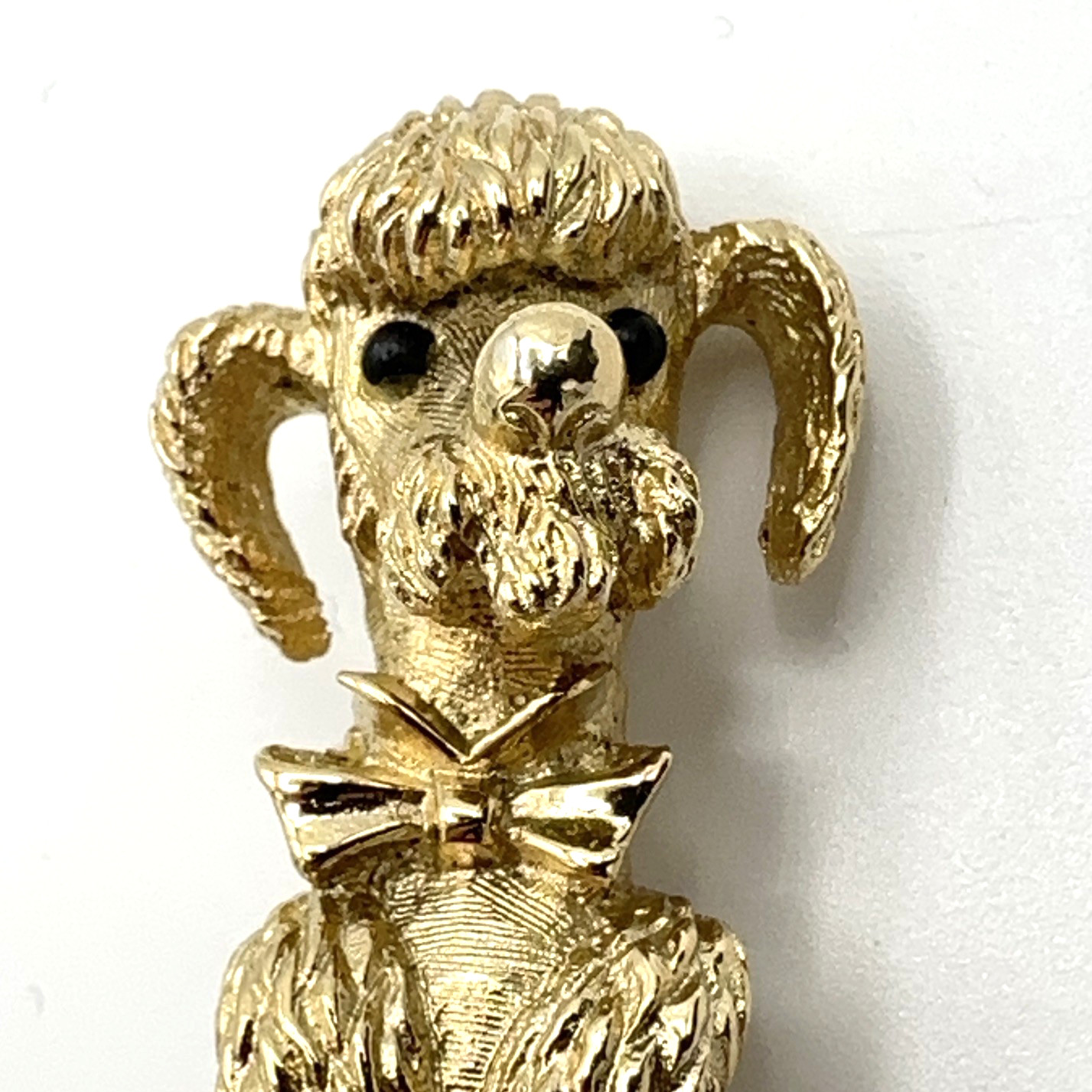 BOUCHER vintage dog brooch – gold-tone sitting poodle w/ bow pin – 7702P signed