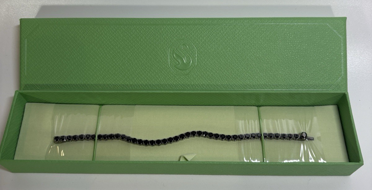 Swarovski – Matrix Tennis bracelet – Round cut,Black, Ruthenium plated – Size: M