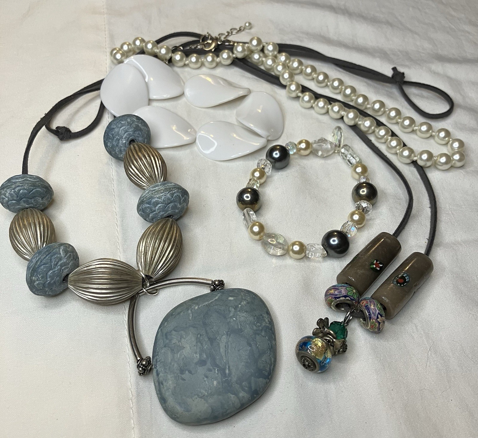 Mixed Lot Multicolor Fashion Jewelry Necklaces & Bracelet Glass Plastic Metal