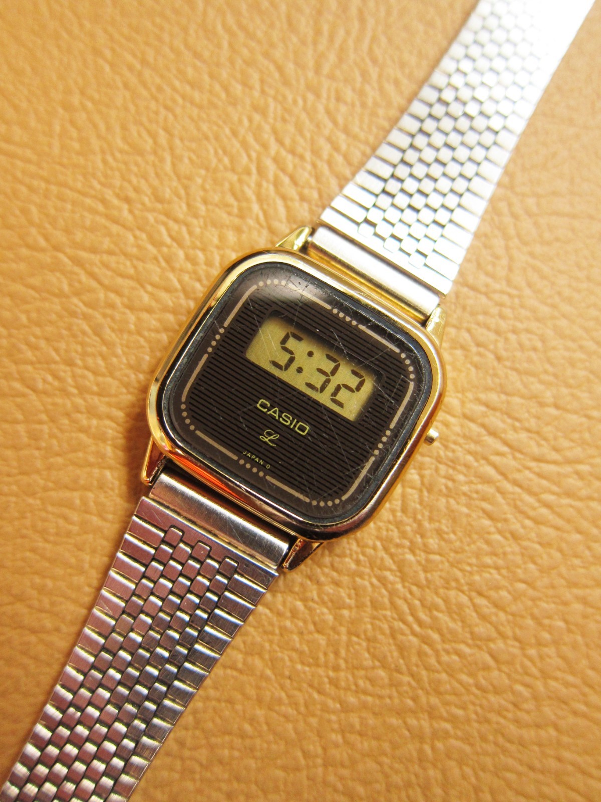 CASIO [210] LF-140G Vintage Ladies’ Digital Watch (MADE IN JAPAN)