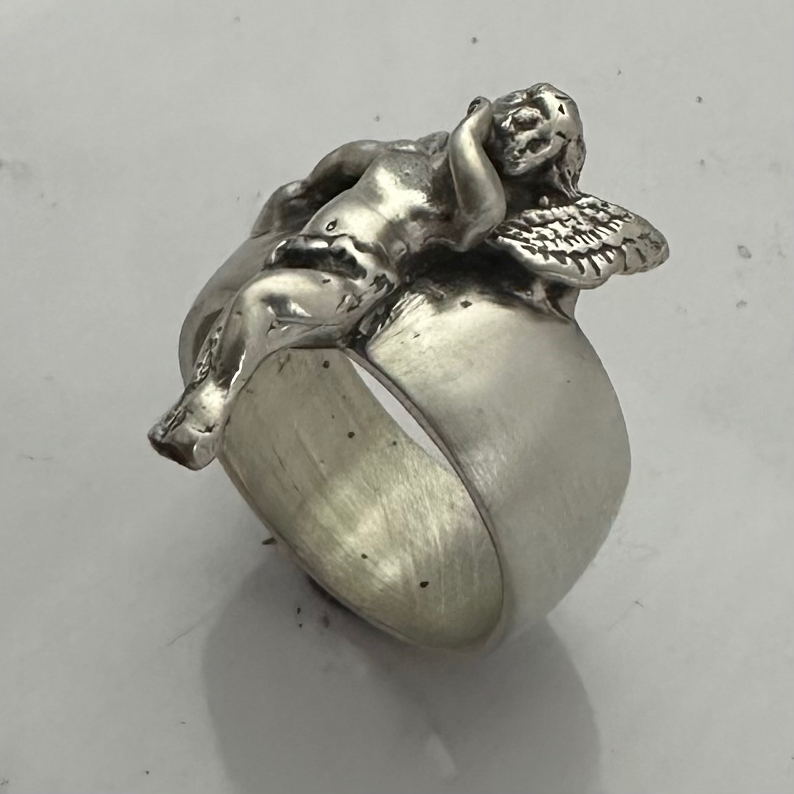 MJG STERLING SILVER. LADIES ANGEL RING BAND. CHERUB ANGEL RING. SIZE 8