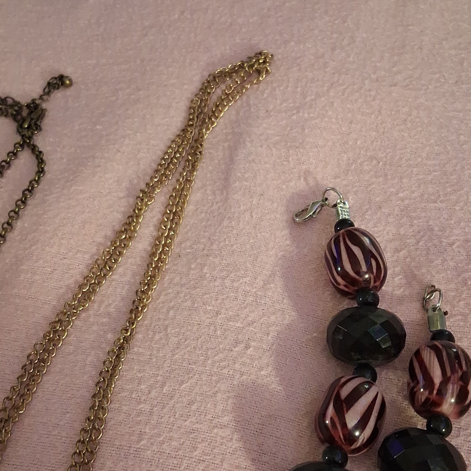Women’s Fashion Mixed Jewelry Lot of 5- Necklaces/Chain/Bracelet Gold/Black