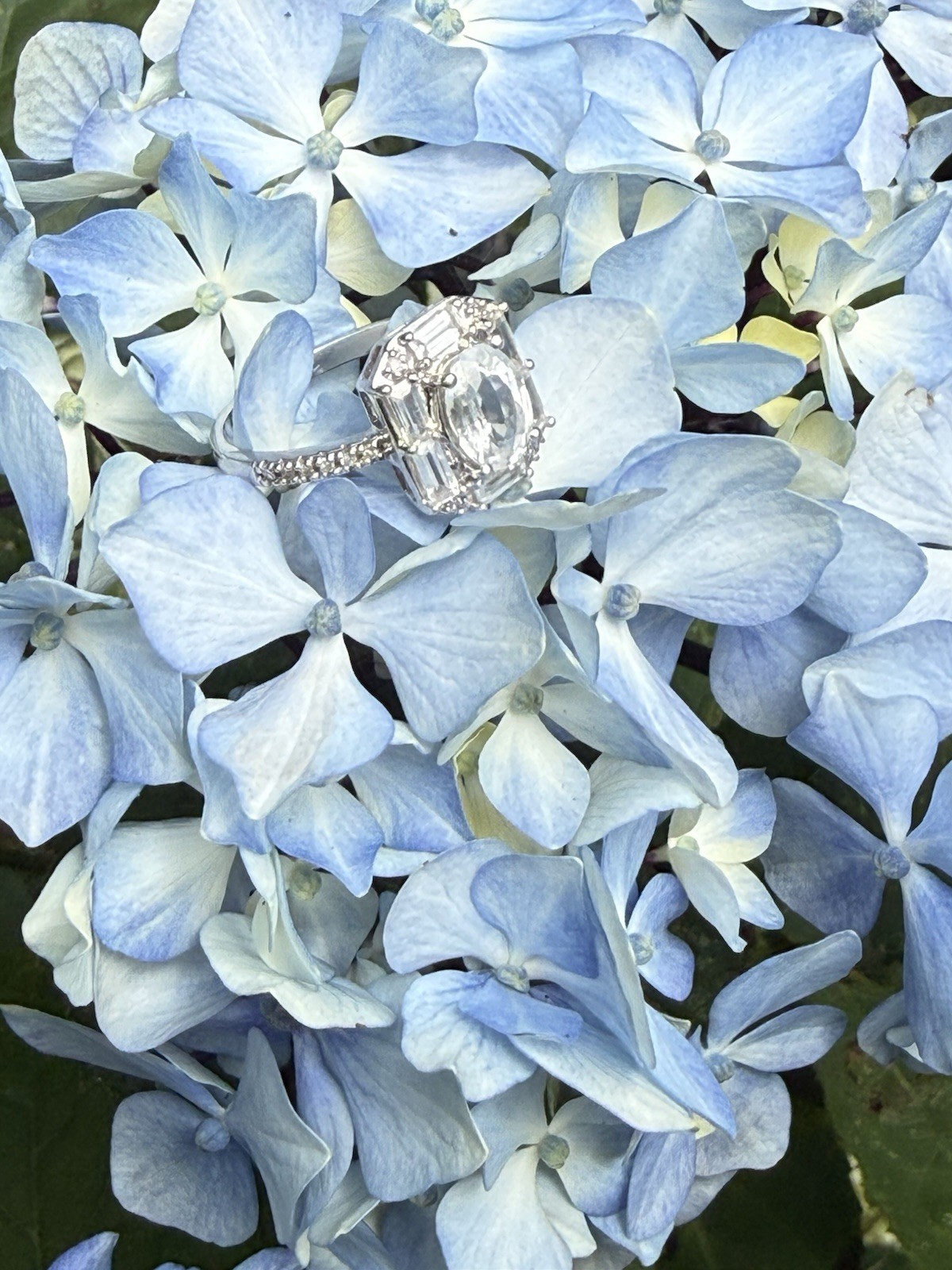 * 10K White Gold White Sapphire Ballerina Cluster Ring w/ Diamond Accents Size 8