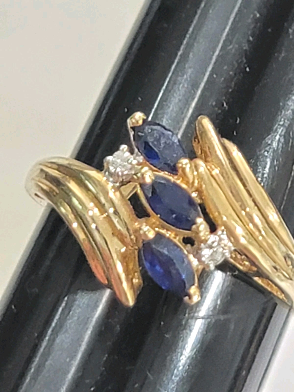 GORGEOUS 14k Ribbed Waves Bypass Blue Sapphire & Natrual Small Diamond Ring Sz 8