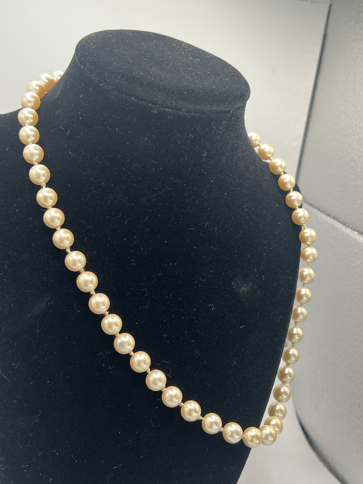Vintage Pearl Necklace, 1950s , Single Strand. Pearl