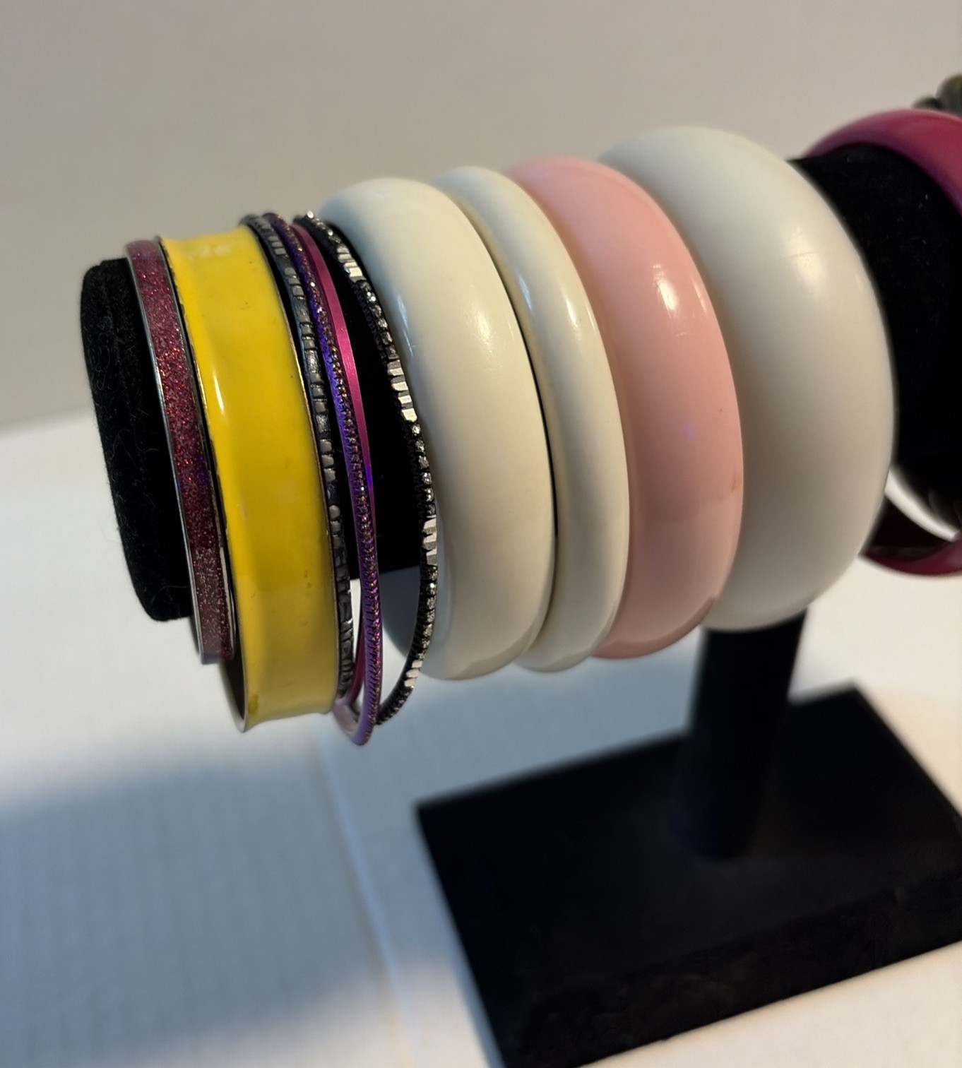 Beautiful Vintage Bangle Bracelets Lot Of 18 – Variety- Charms, Metal & Plastic