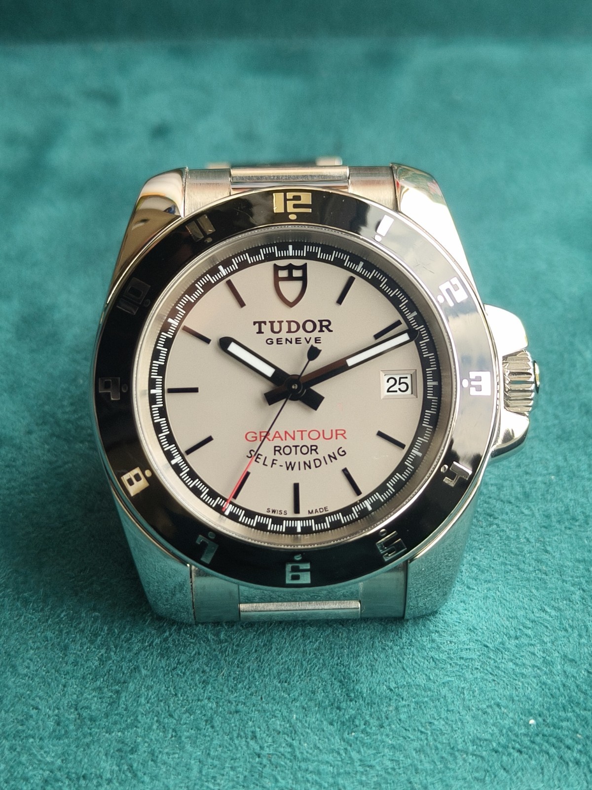 Tudor GranTour Date 41mm Special Dial Ref. 20050N Rare Model Good Condition