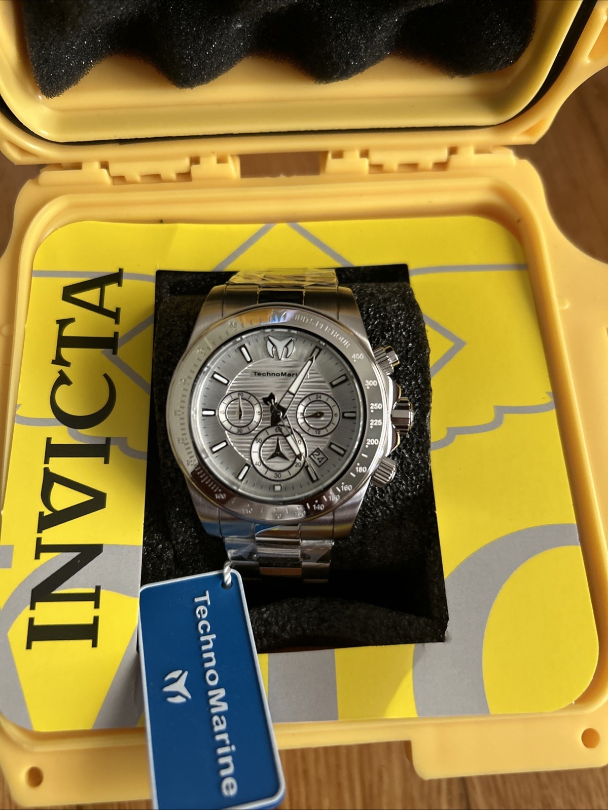 TM-219000 – TechnoMarine Manta Ray Men’s Watch – 42mm, Steel With 1 Slot Case
