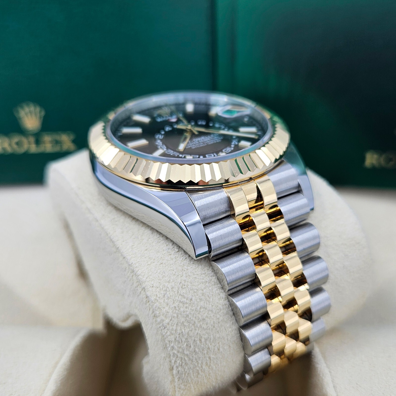 Rolex Sky-Dweller 42mm, Black Dial, Jubilee Two-Tone 336933-0004 Mint 2023