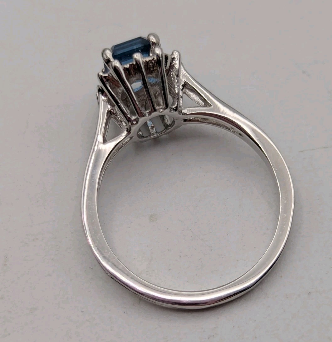 Silver Tone Blue & White Ring Size 7 Excellent Condition
