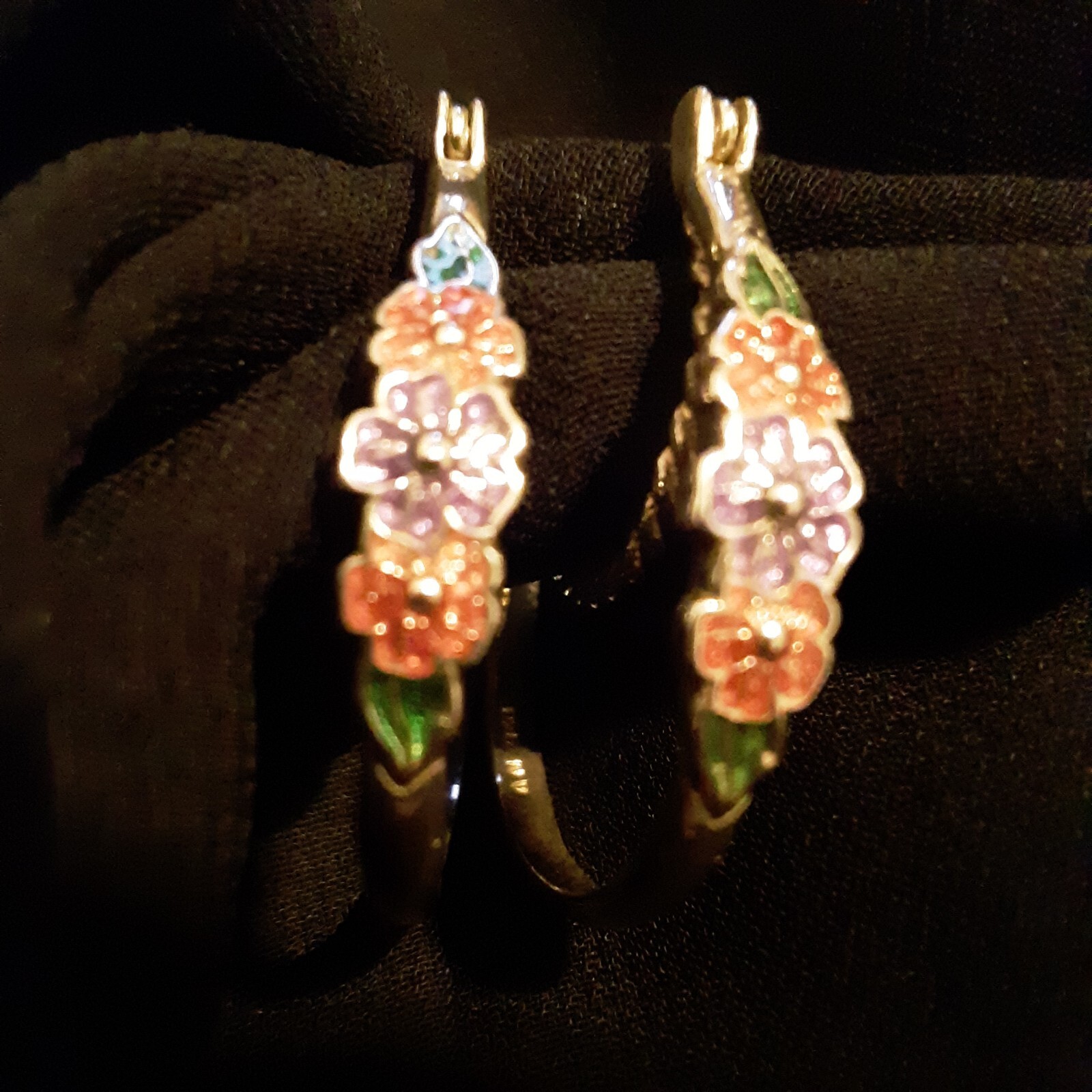 925 NAVADA SILVER DOUBLE HOOP ENAMELED FLORAL DESIGN PIERCED EARRINGS