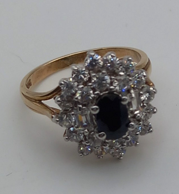9ct Gold Lab CZ & Sapphire Cluster ring 3.3 grams size K