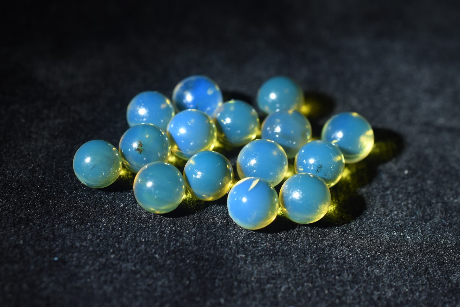 15 Beads Dominican Amber Blue Gemstone Authentic 7.08 mm to 7.83 mm (3.6 g)a1078