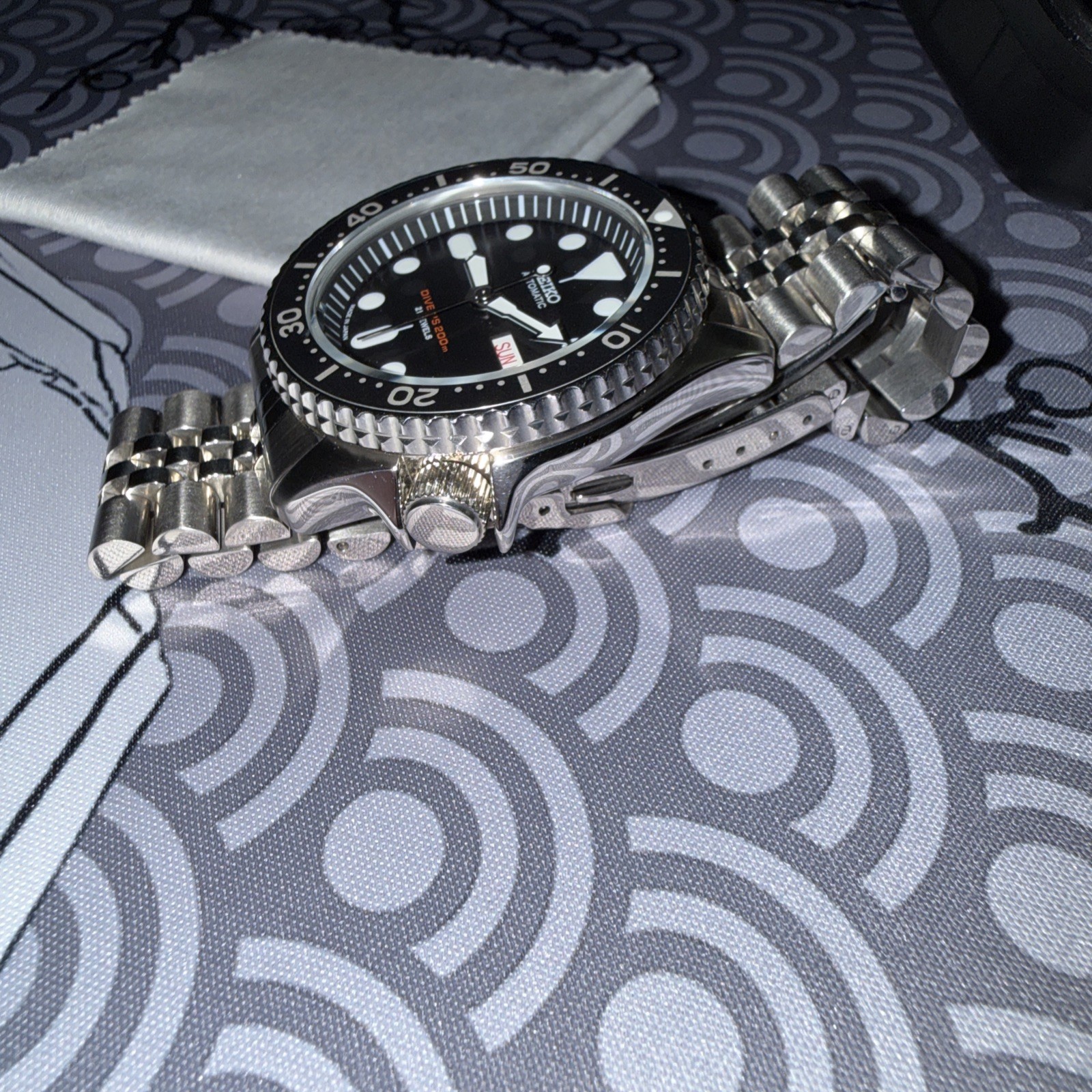 Seiko skx007 Automatic Diver’s Watch 200M Black Dial S.S. Jubilee Bracelet Men’s