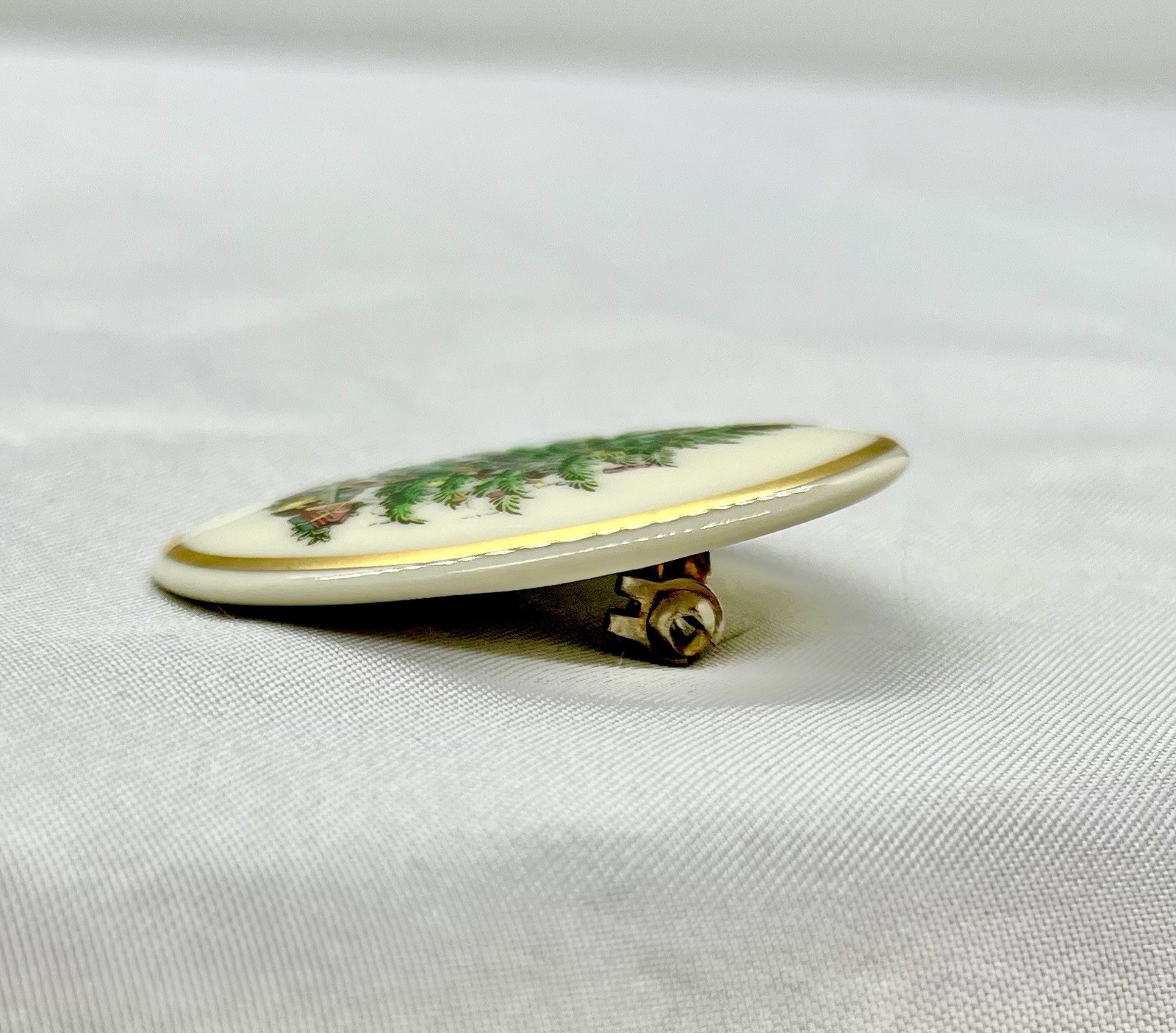 Spode Christmas Tree Brooch Holiday Cheers Pin Porcelain Oval Gold Trim Signed