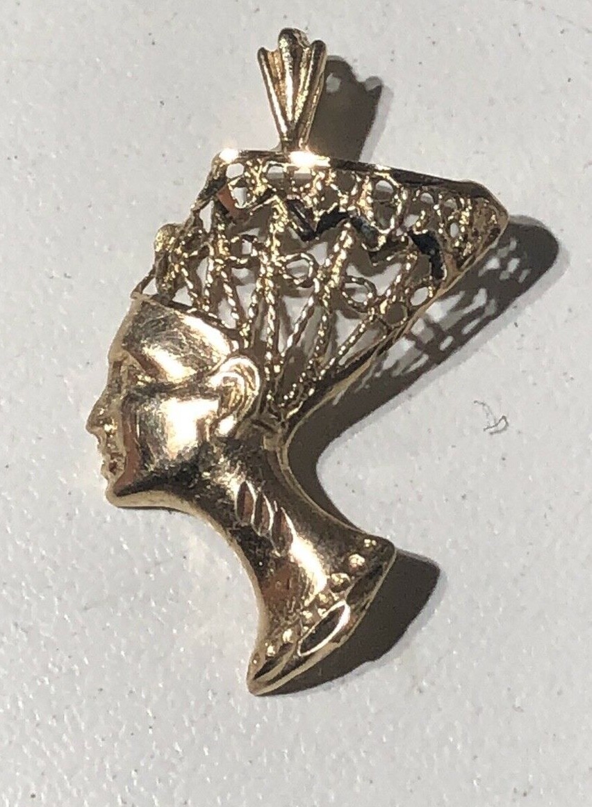 14K Nefertiti Pendant 1.1/4″ Length ~ 0.06oz/1.6g
