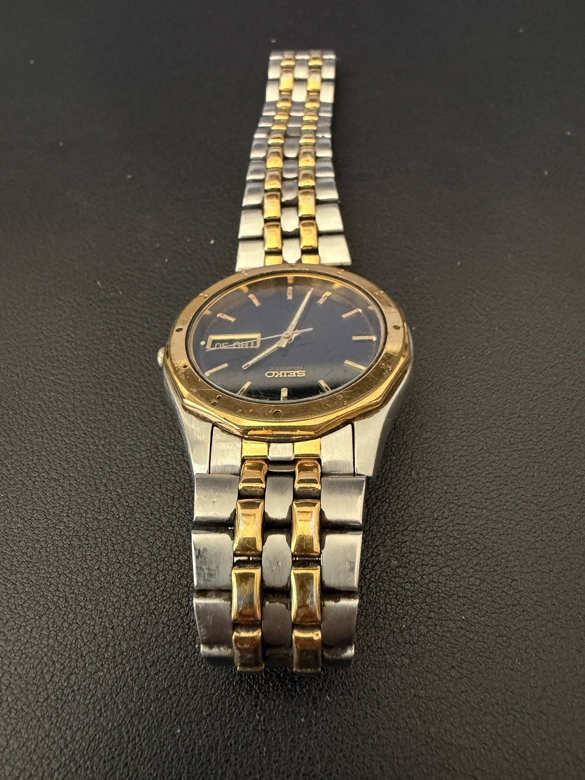 Seiko 7N43-8151 Quartz Watch Vintage 2 Tone, Day/Date Black Dial New Battery