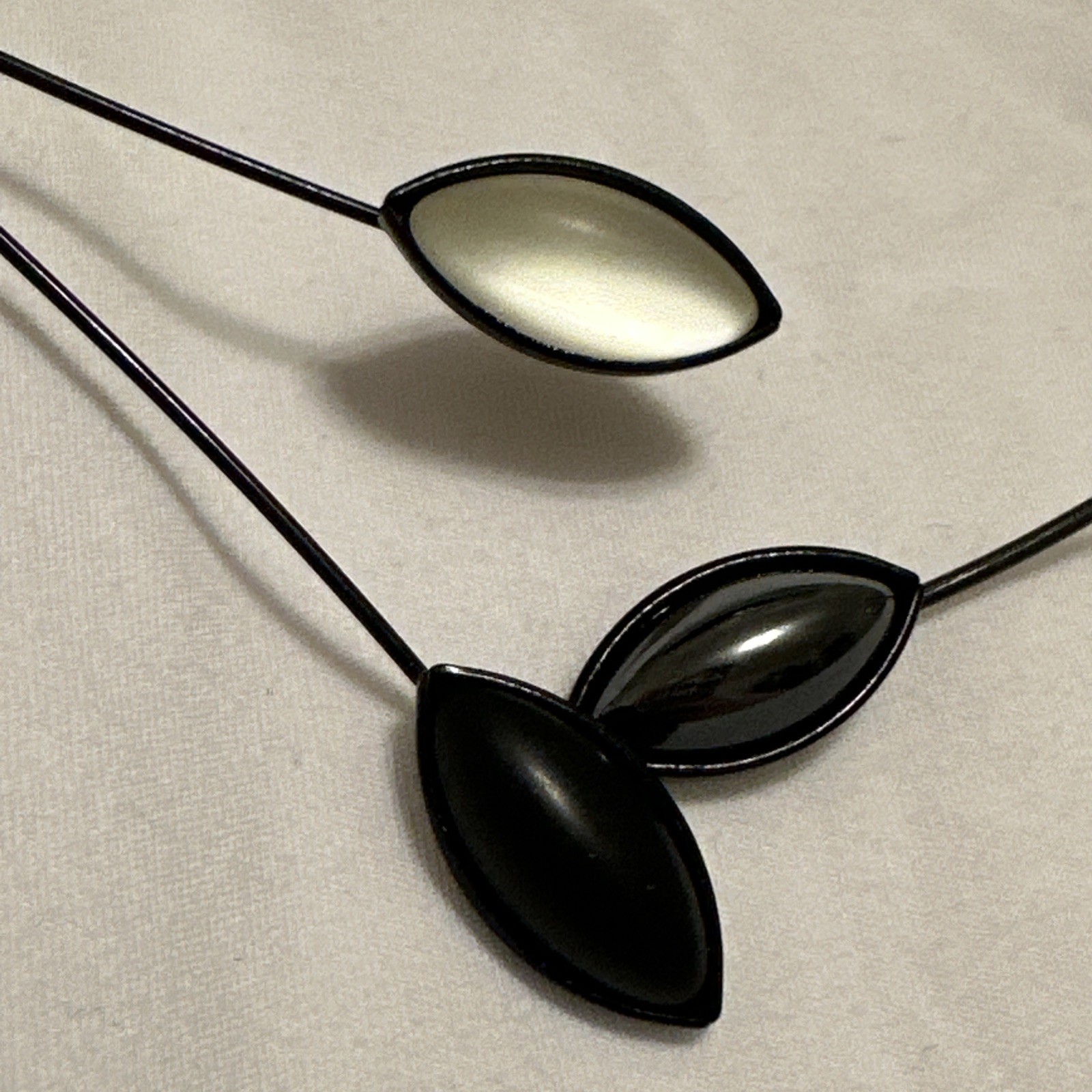 Kristina Collection Jewelry Black Gray White Leaves Memory Wire Necklace NWOT